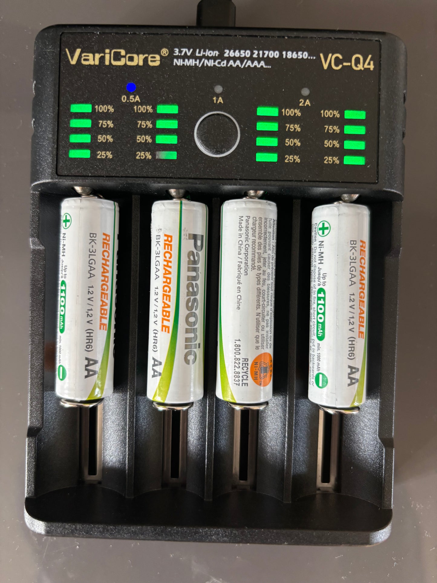 Chargeur de Batterie Intelligent 4 Slots VariCore VCQ4 – Pour Piles Rechargeables 18650, 26650, AA, AAA